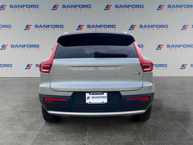 Used 2023 Volvo XC40 B5 Plus AWD/4WD image 4