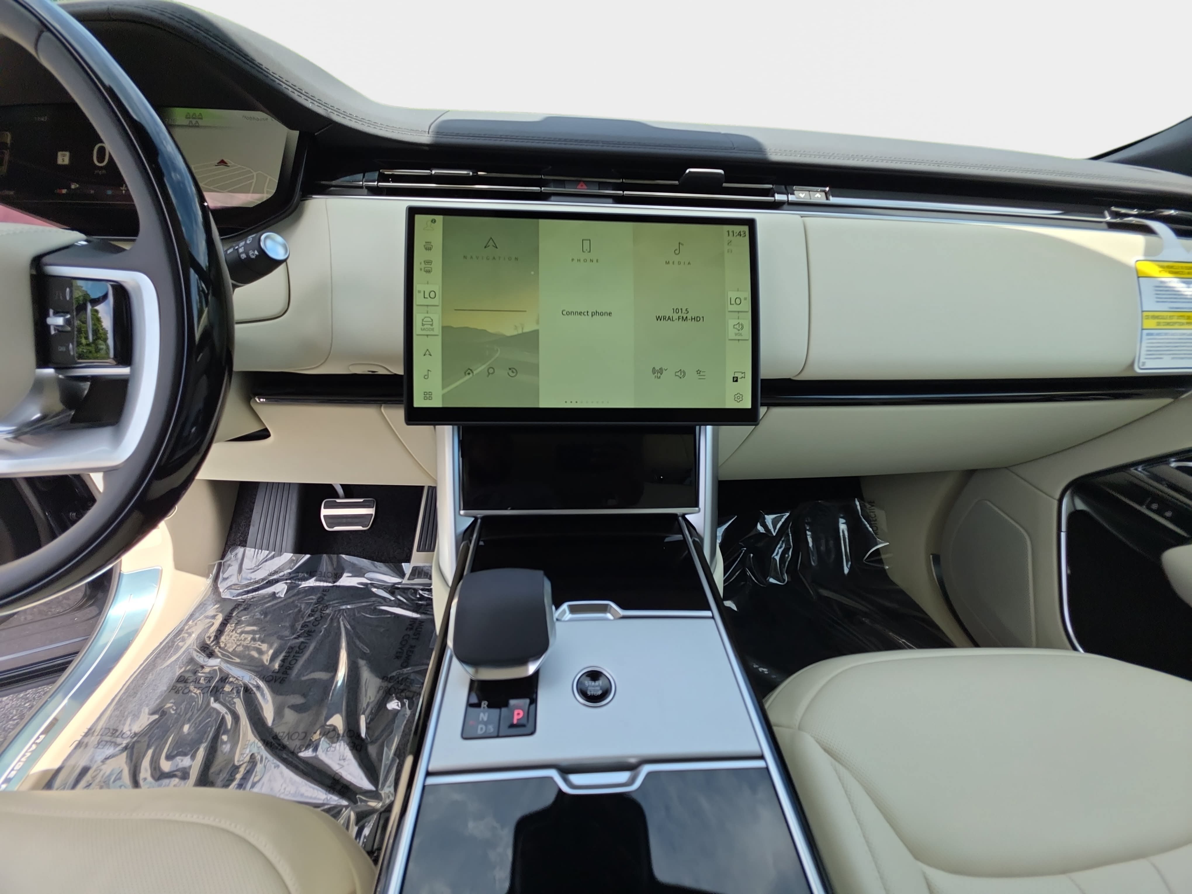 New 2026 Land Rover Range Rover Long Wheelbase SE AWD/4WD image 22