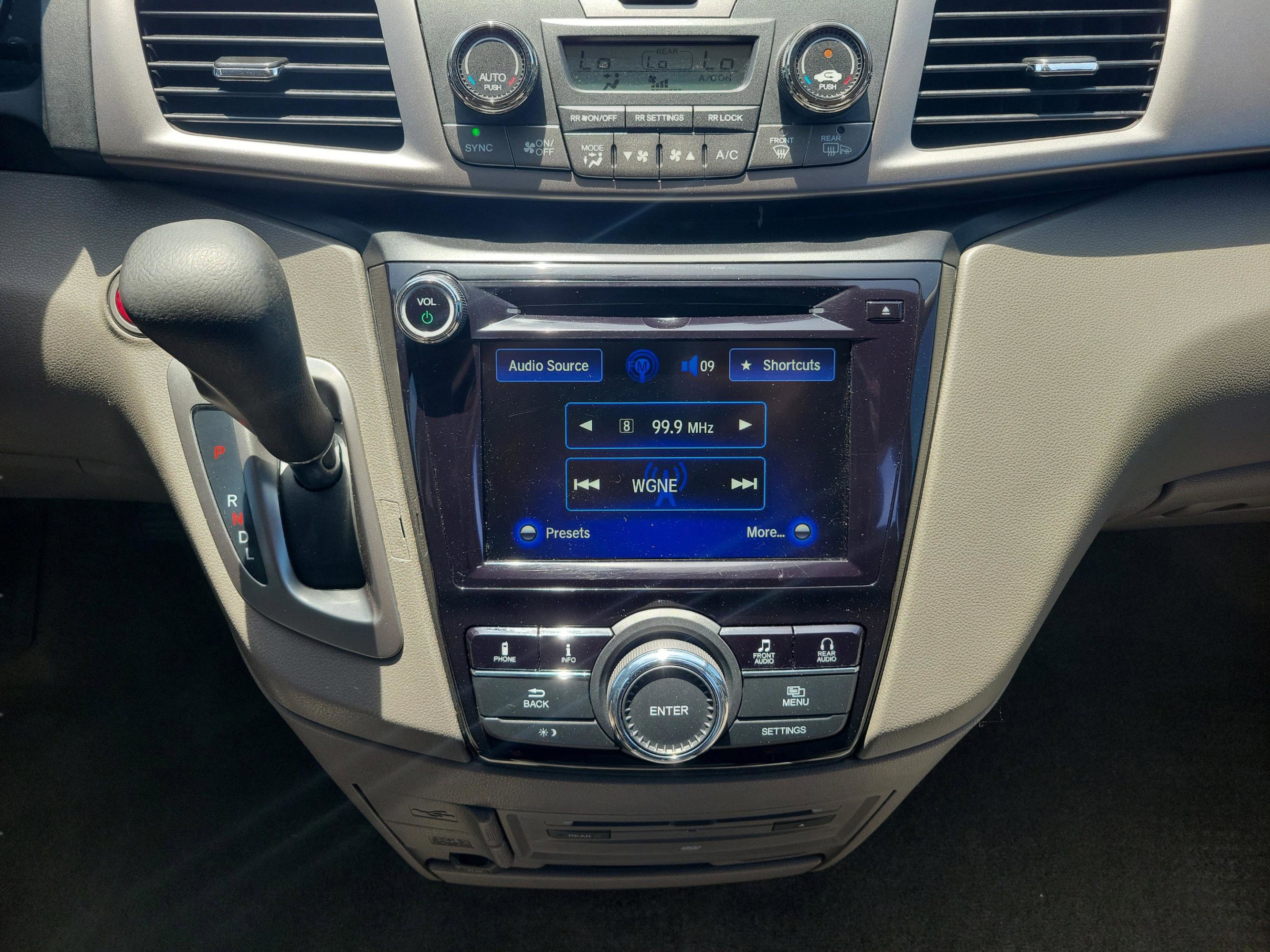 Used 2016 Honda Odyssey SE image 16