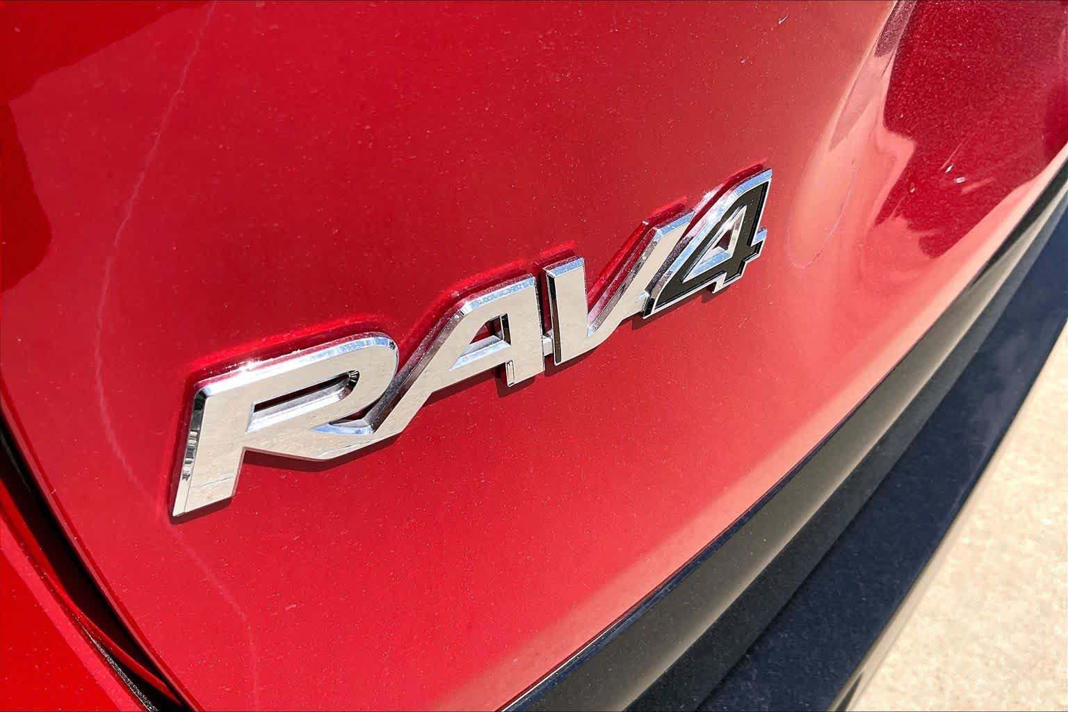 Used 2025 Toyota RAV4 XSE AWD/4WD image 31