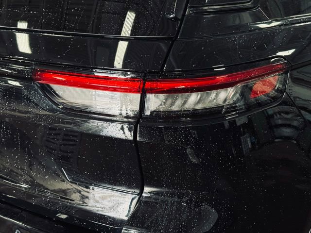 Used 2023 Jeep Grand Cherokee Altitude image 7