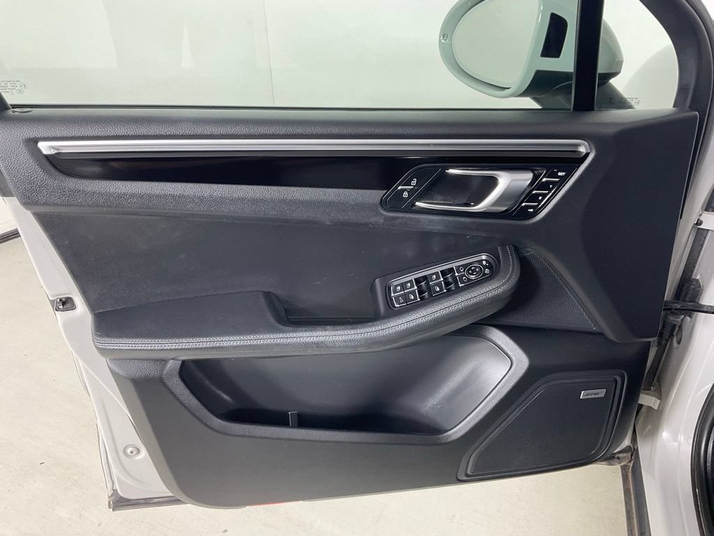 Used 2021 Porsche Macan AWD/4WD image 17