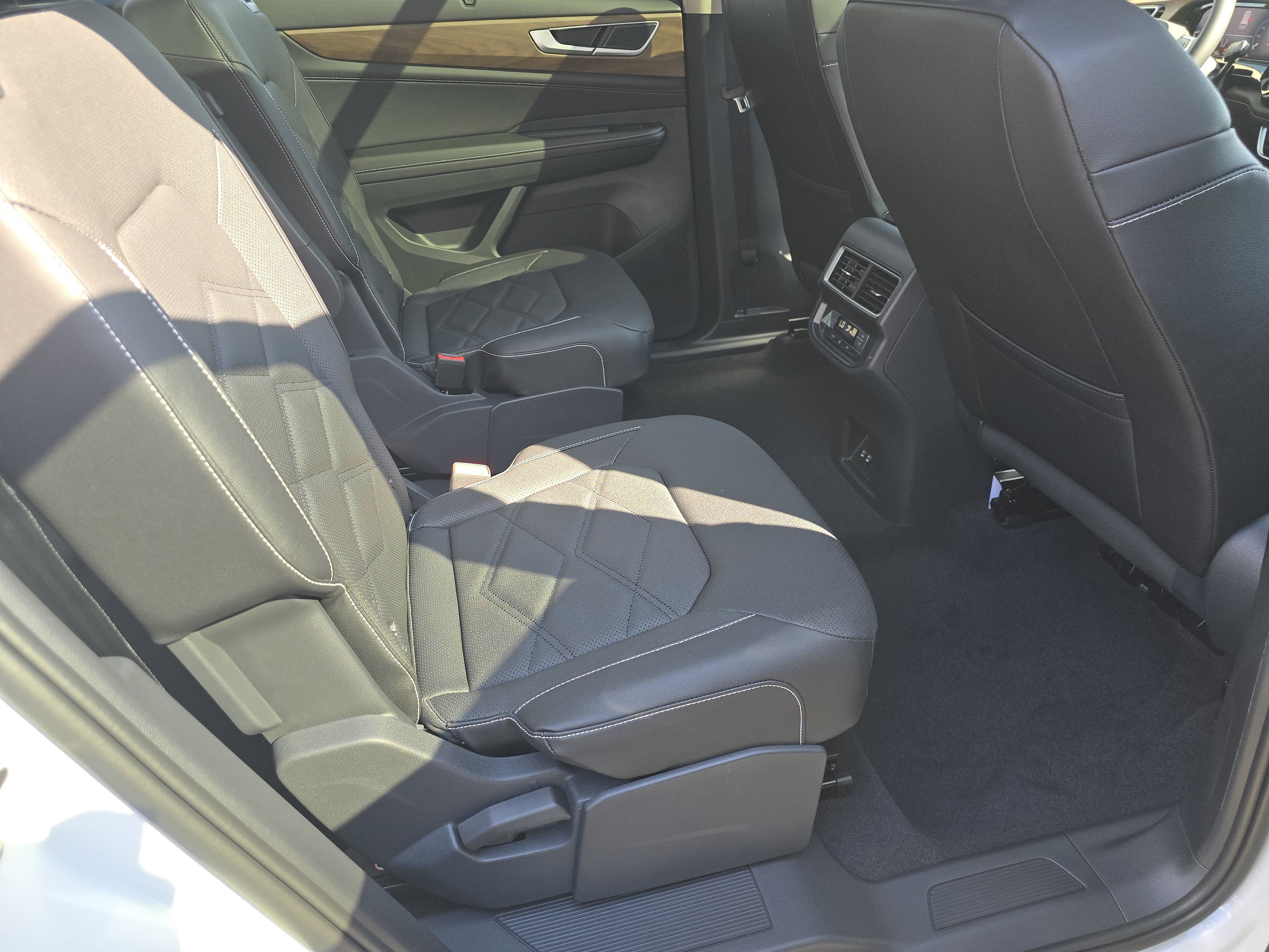 New 2026 Volkswagen Atlas SE image 18