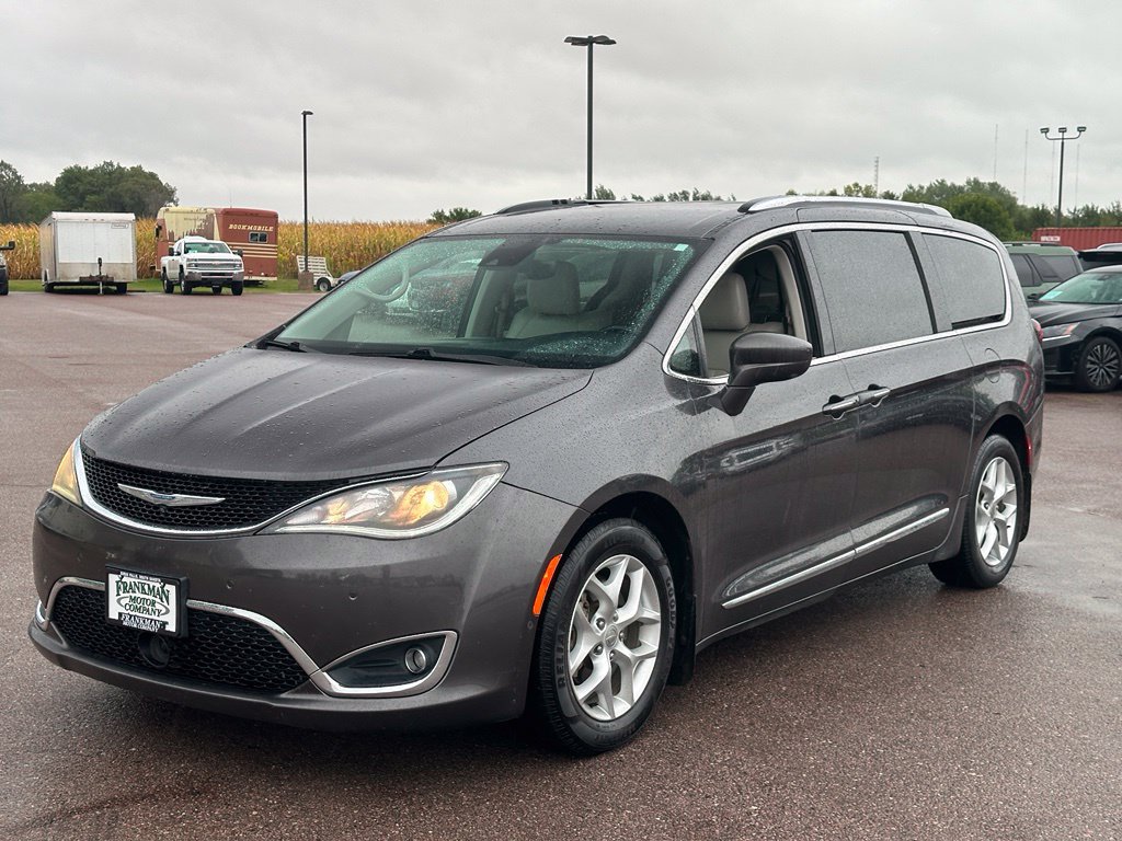 Used 2018 Chrysler Pacifica Touring-L Plus FWD image 4