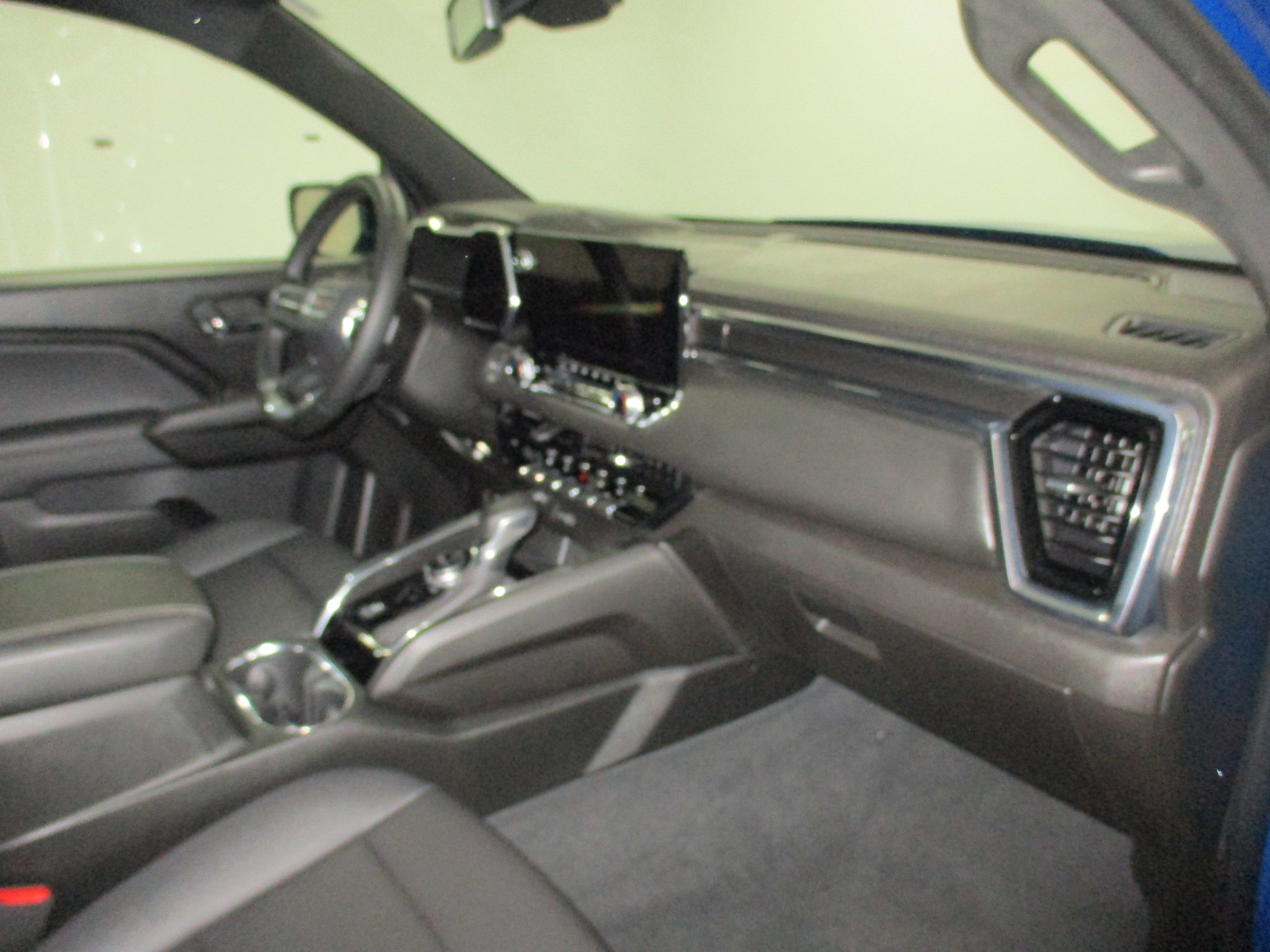 Used 2024 GMC Canyon Elevation w/ Elevation Premium Package image 15