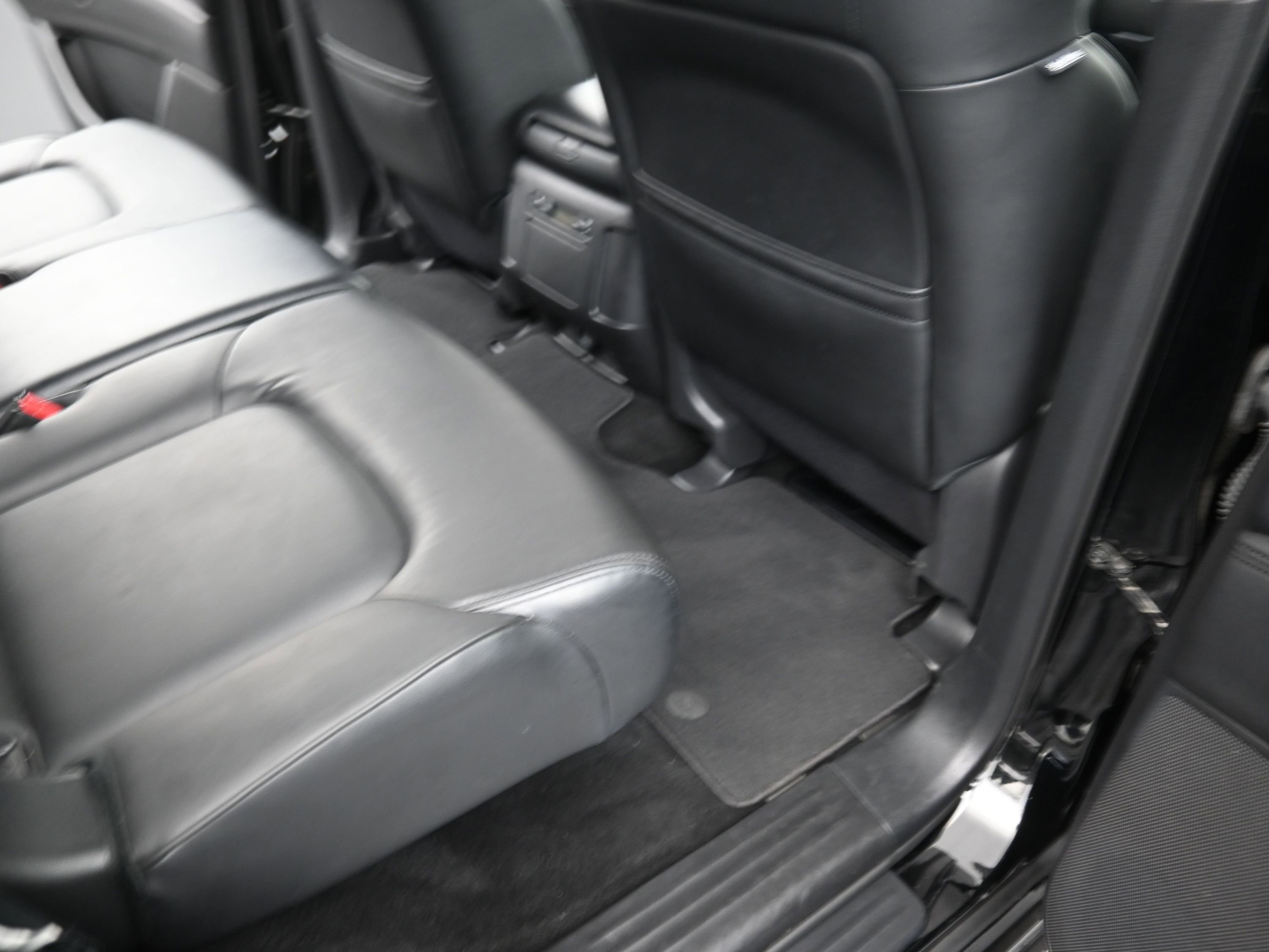 Used 2024 Nissan Armada SV image 18