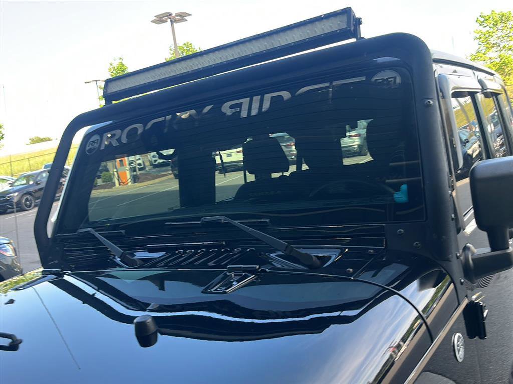 Used 2015 Jeep Wrangler Unlimited Sahara w/ Connectivity Group AWD/4WD image 10