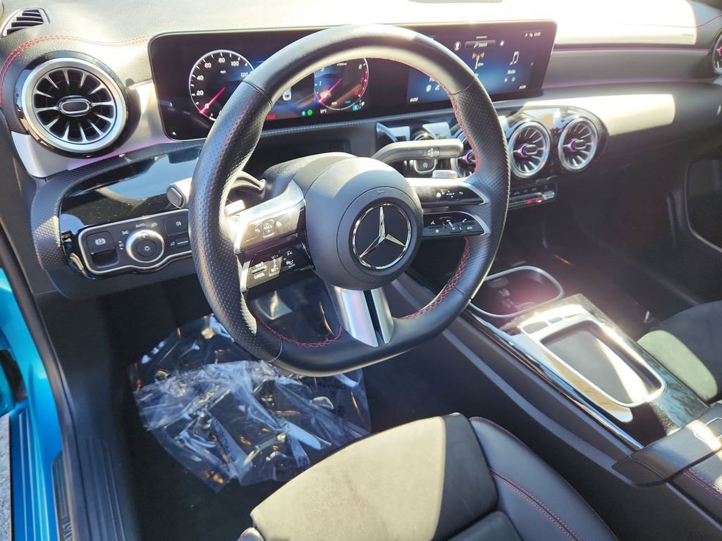 Used 2025 Mercedes-Benz CLA 250 4MATIC image 14