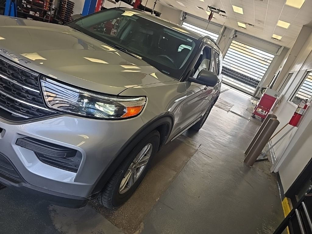 Certified 2022 Ford Explorer XLT image 2