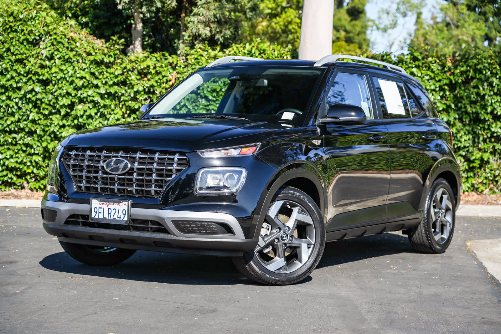 Used 2023 Hyundai Venue SEL image 1