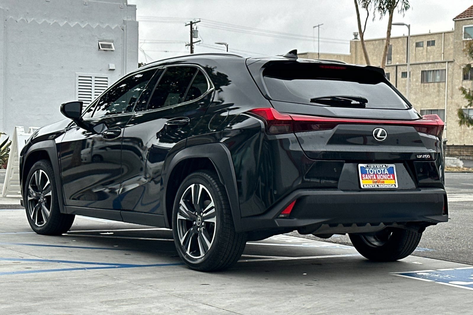 Used 2021 Lexus UX 200 w/ Accessory Package (Z2) FWD image 6