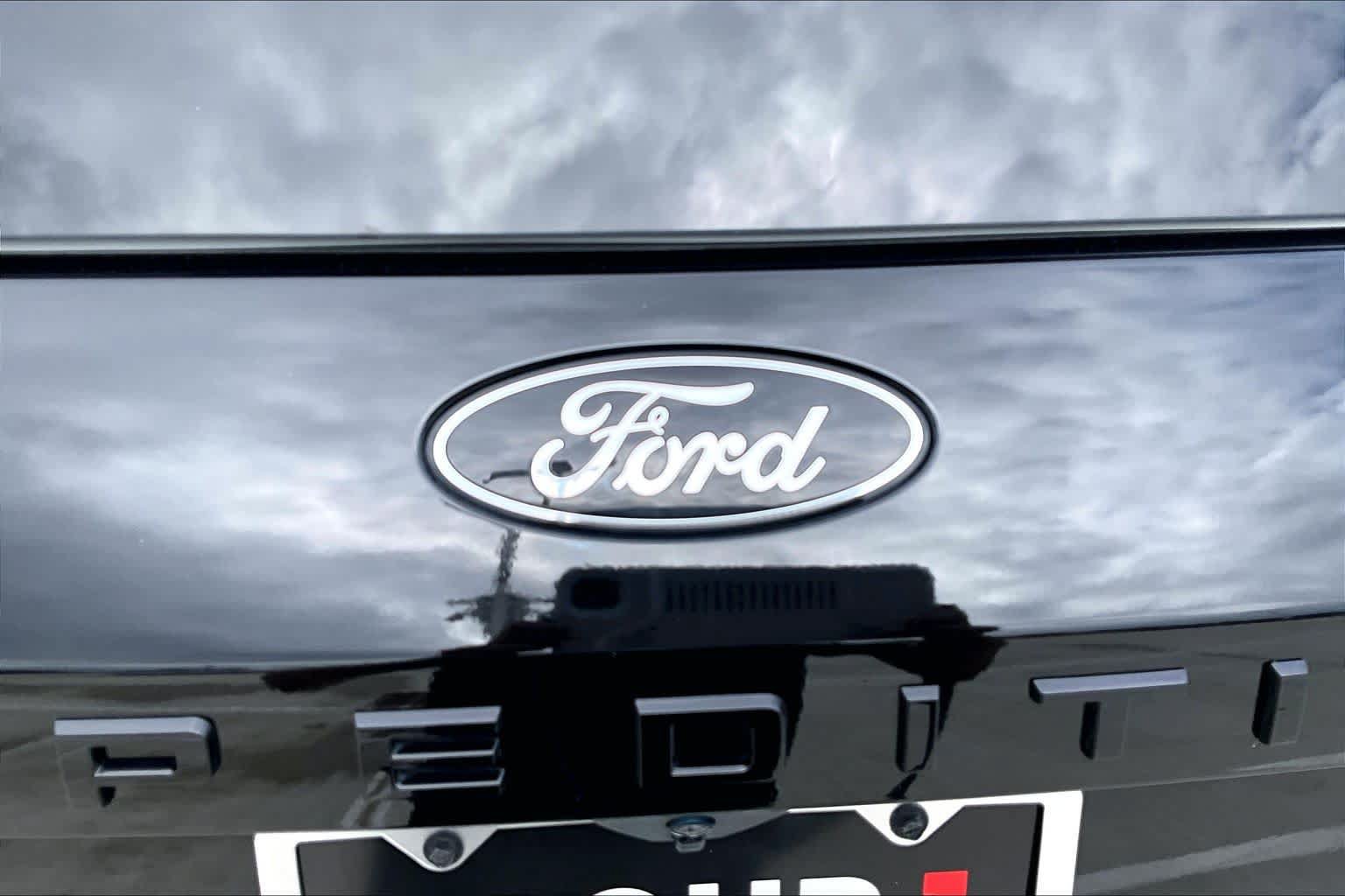 Used 2025 Ford Expedition Max Platinum w/ Stealth Appearance Package AWD/4WD image 9
