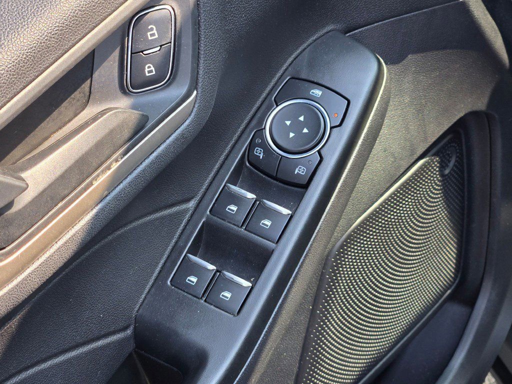 Used 2022 Ford Escape SE w/ SE Sport Appearance Package FWD image 18