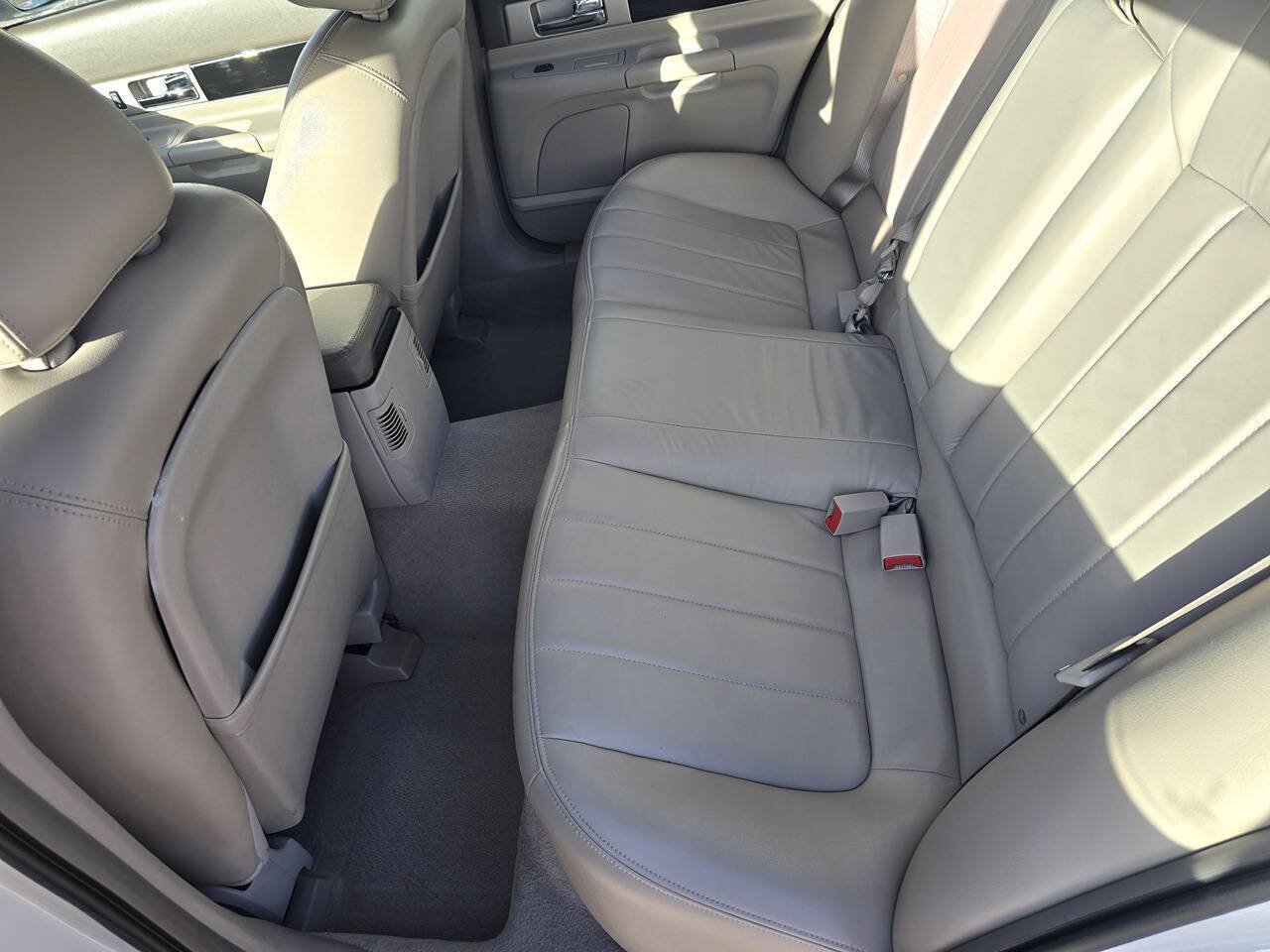 Used 2004 Lincoln LS RWD image 22