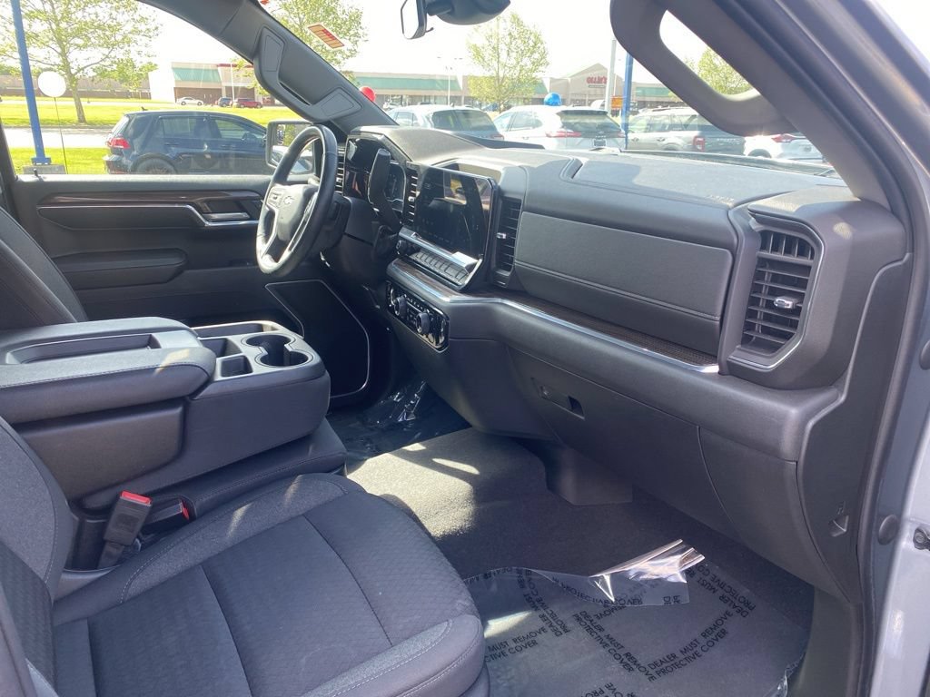 Used 2023 Chevrolet Silverado 1500 LT AWD/4WD image 23