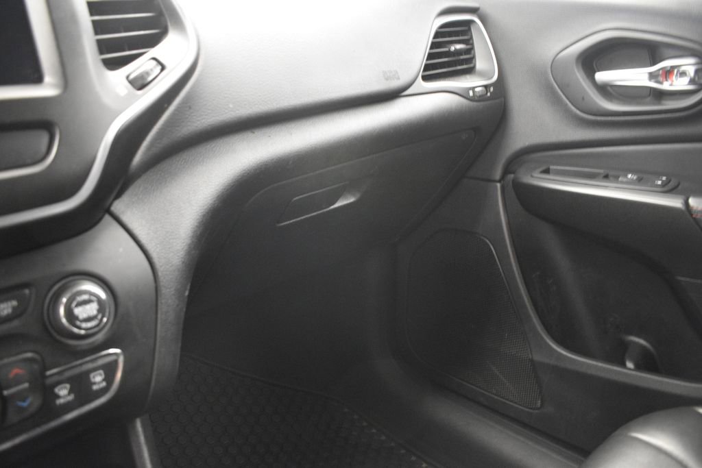 Used 2019 Jeep Cherokee Trailhawk w/ Cold Weather Group image 41