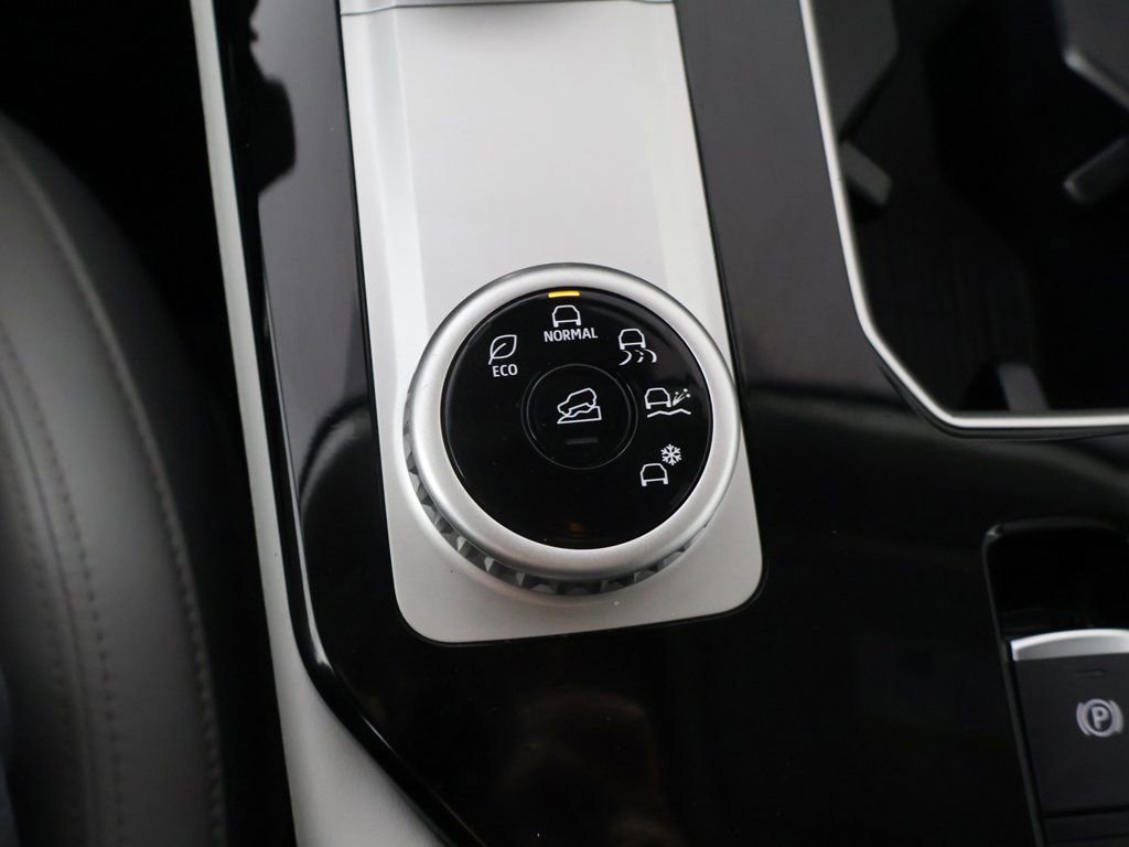 Used 2025 Mitsubishi Outlander SE image 52