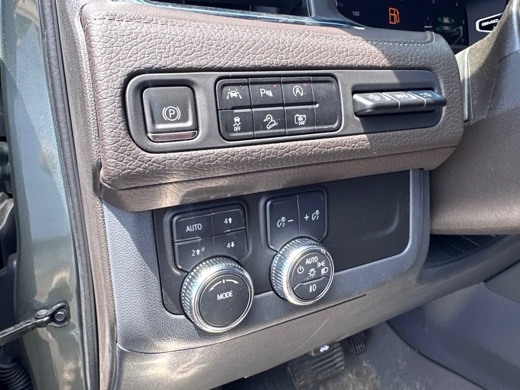 Used 2023 GMC Yukon Denali w/ LPO, Floor Liner Package AWD/4WD image 15