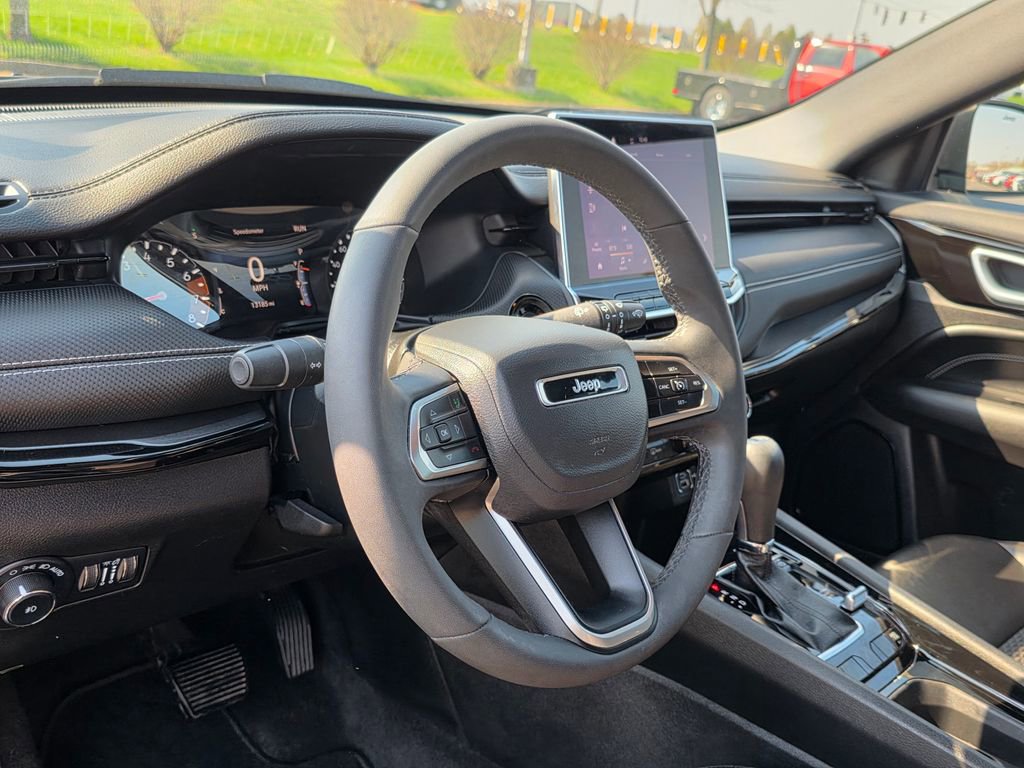 Used 2023 Jeep Compass Latitude AWD/4WD image 11