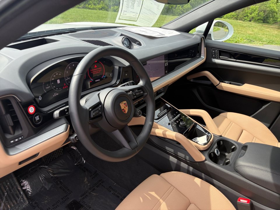 Certified 2025 Porsche Cayenne Coupe AWD/4WD image 15