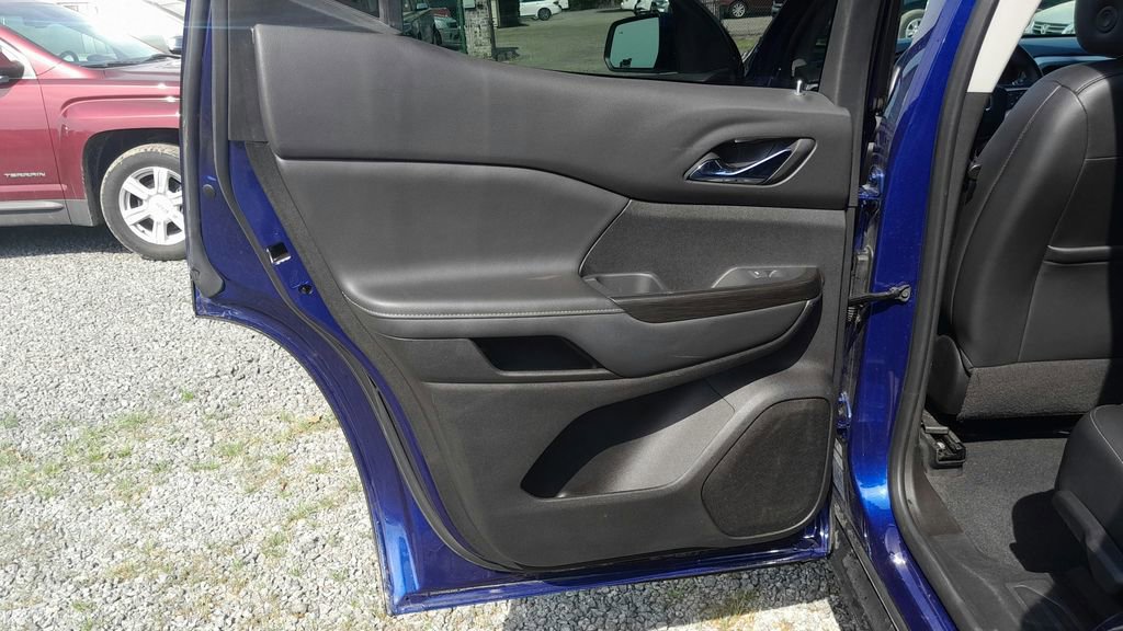 Used 2023 GMC Acadia SLT image 29