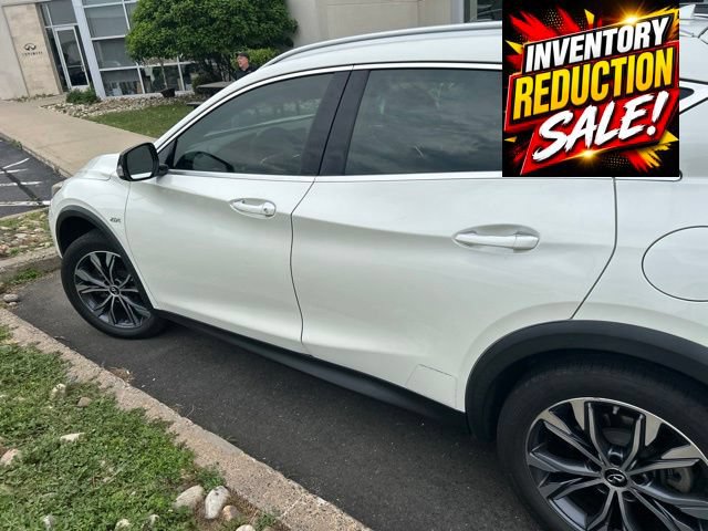 Used 2017 INFINITI QX30 Premium w/ Navigation Package AWD/4WD video 1