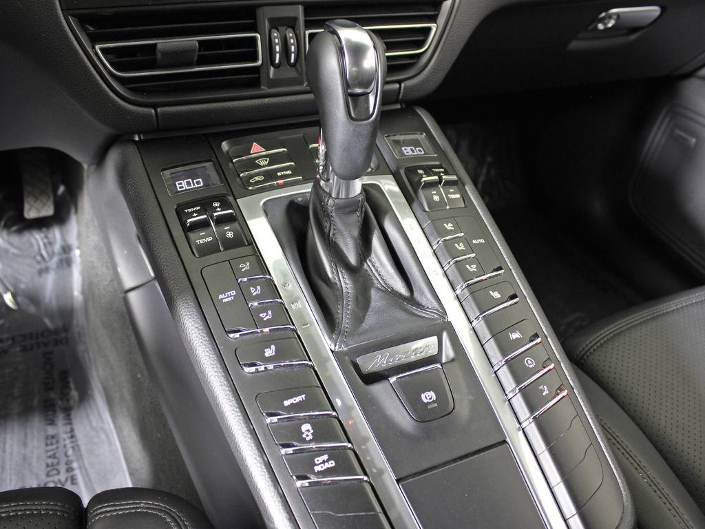Certified 2021 Porsche Macan AWD/4WD image 31