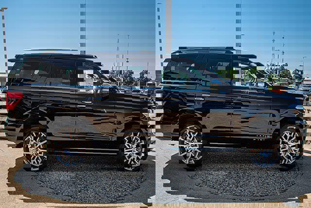 Used 2024 Ford Expedition Platinum image 6