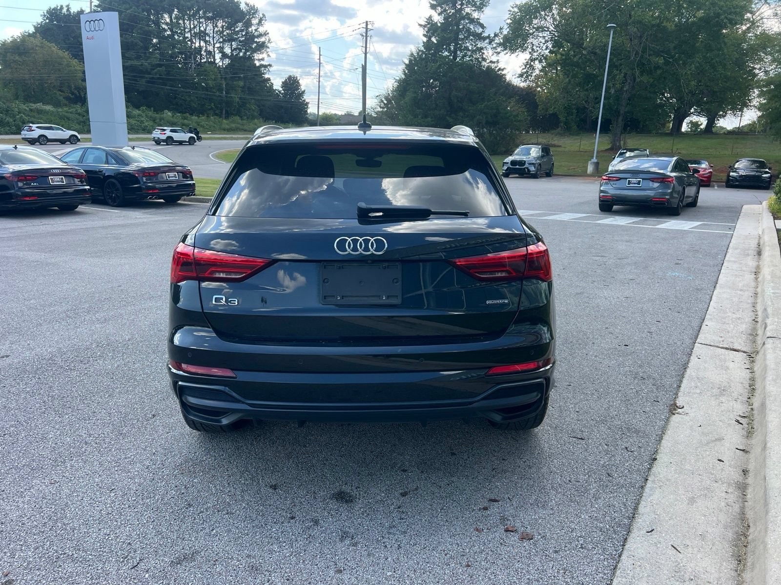 Used 2020 Audi Q3 2.0T Premium Plus w/ Premium Plus Package AWD/4WD image 4