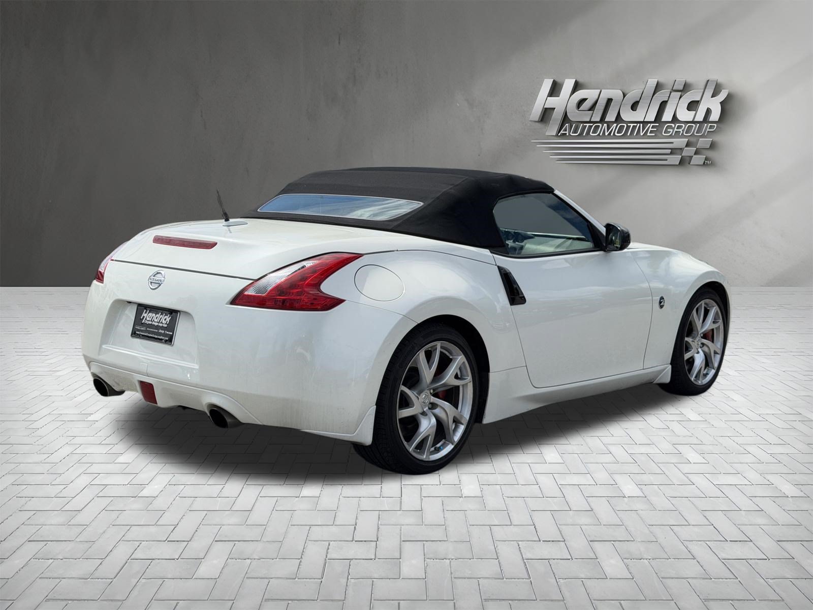 Used 2014 Nissan 370Z Touring w/ Sport Package RWD image 9