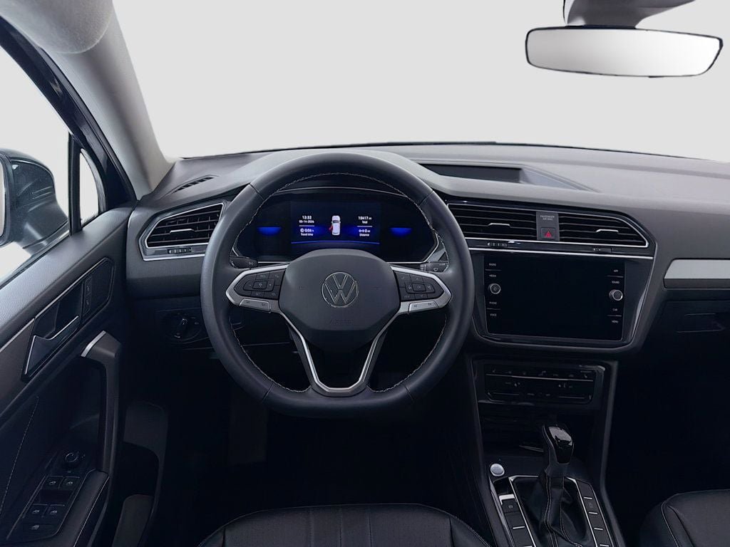 Used 2023 Volkswagen Tiguan SE FWD image 21