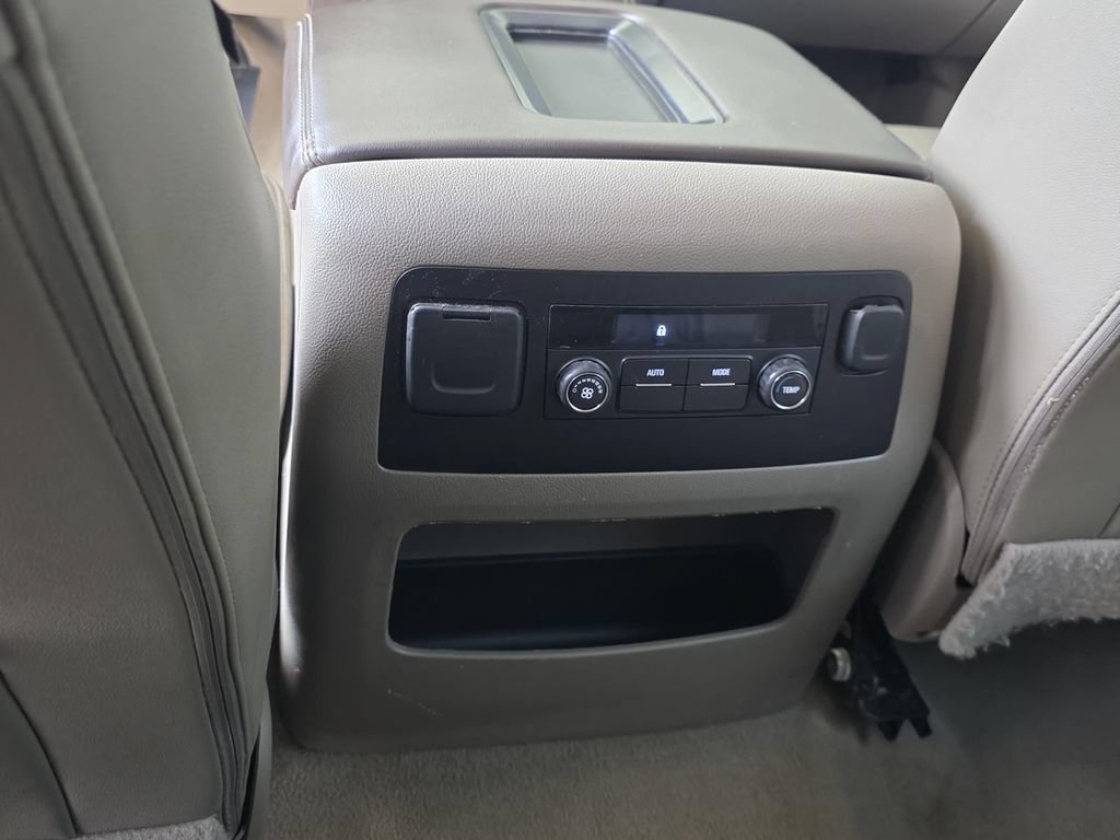 Used 2019 Chevrolet Suburban LT RWD image 11