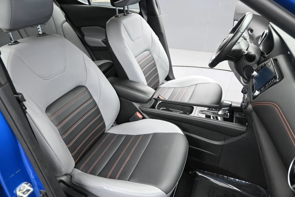 Used 2023 Nissan Kicks SR w/ SR Premium Package FWD image 23