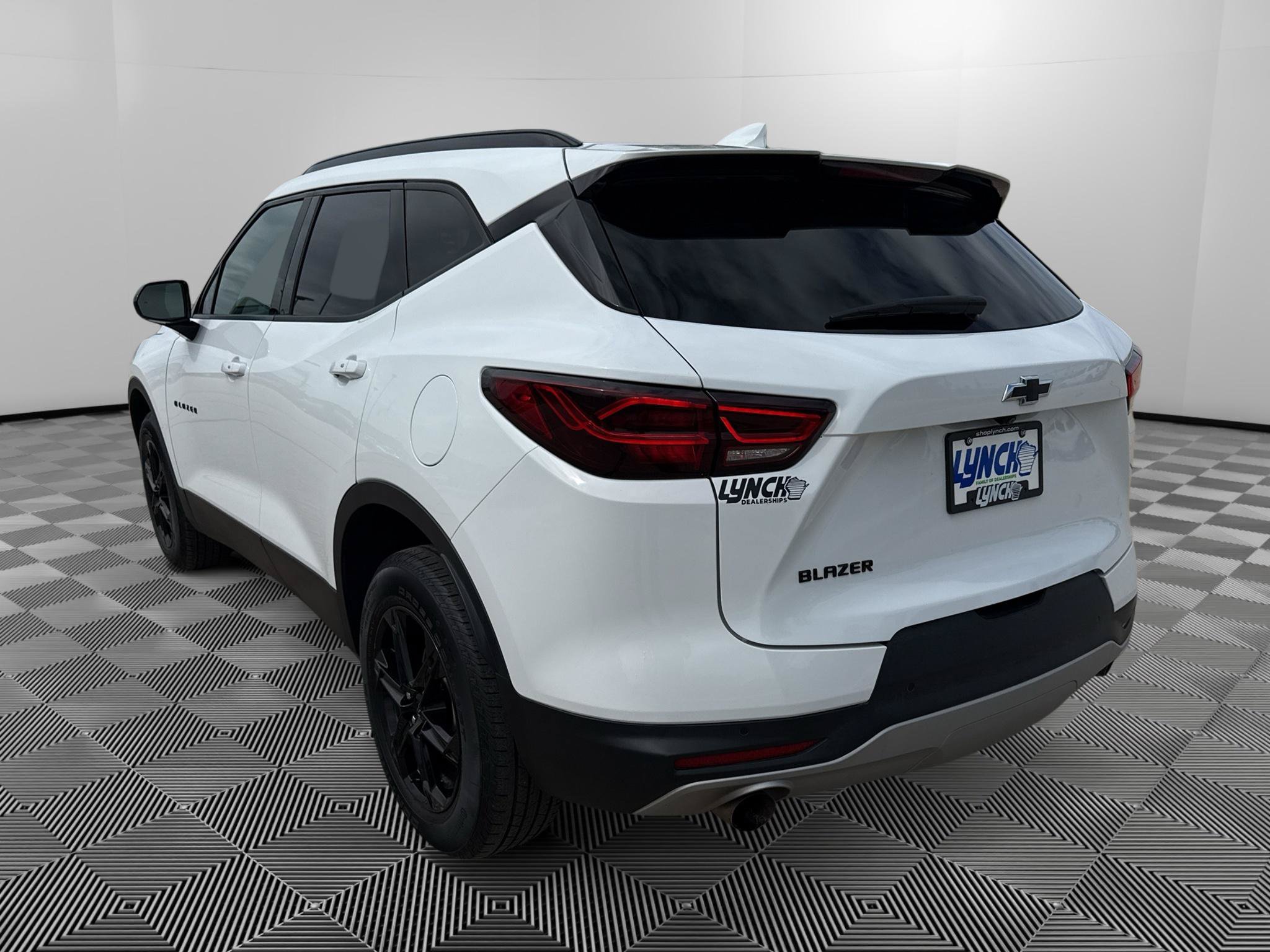 Used 2025 Chevrolet Blazer LT w/ Convenience Package FWD image 3