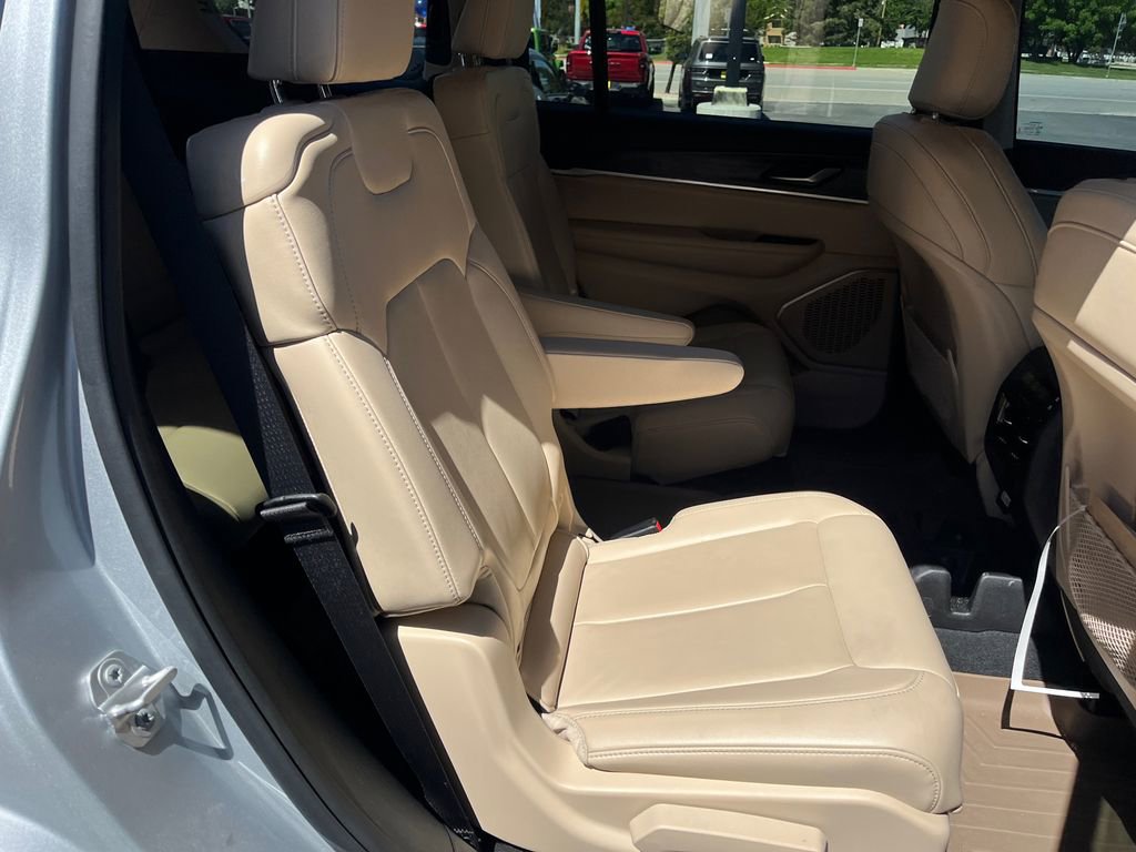 Used 2022 Jeep Grand Cherokee L Limited AWD/4WD image 11