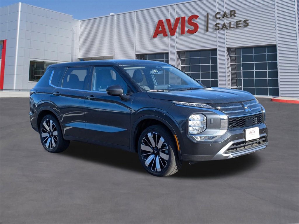 Used 2025 Mitsubishi Outlander SE image 11