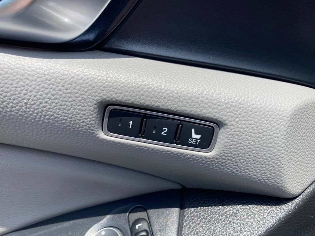 Used 2018 Honda Accord EX-L image 18