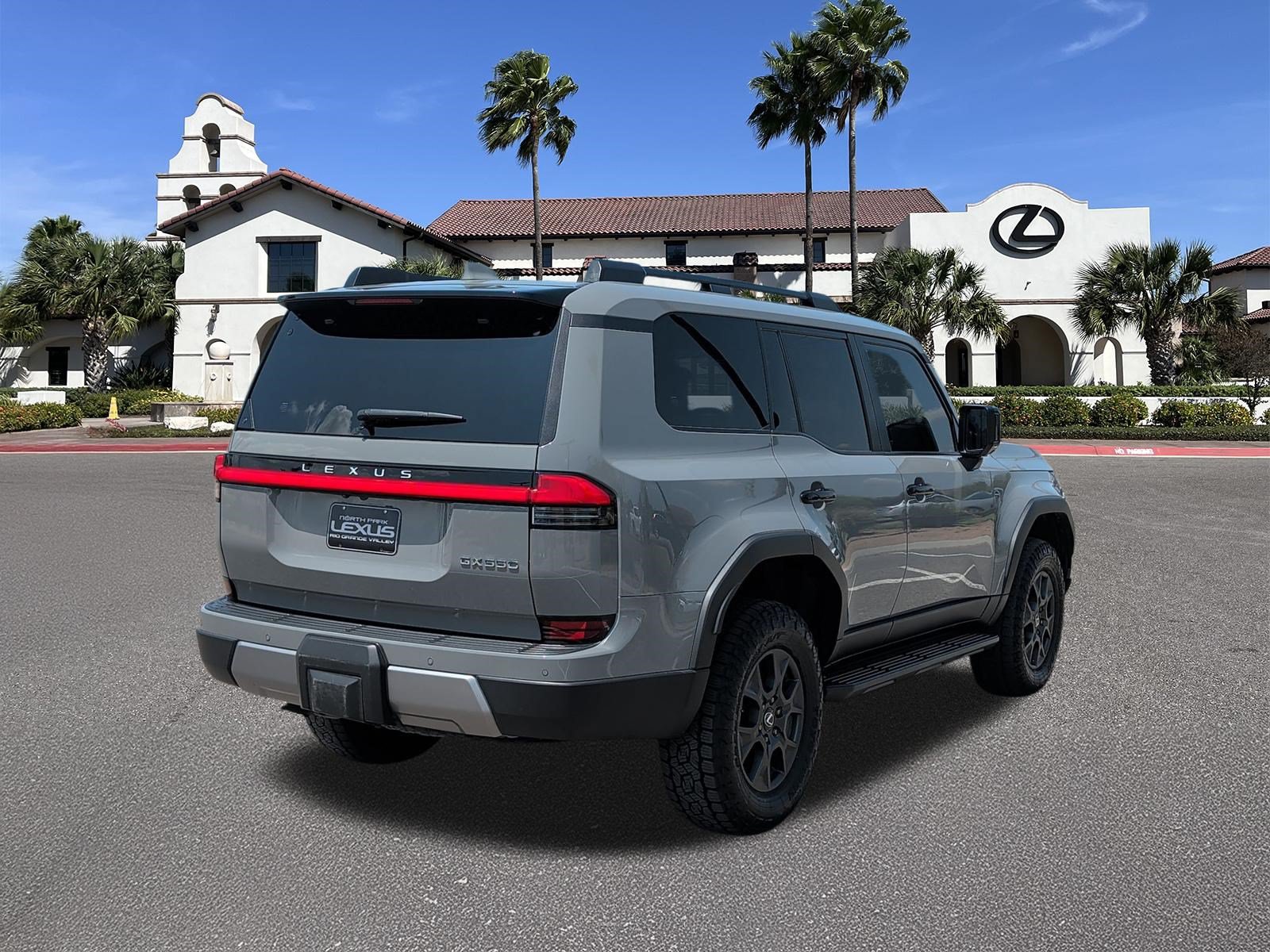 Used 2025 Lexus GX 550 AWD/4WD image 2