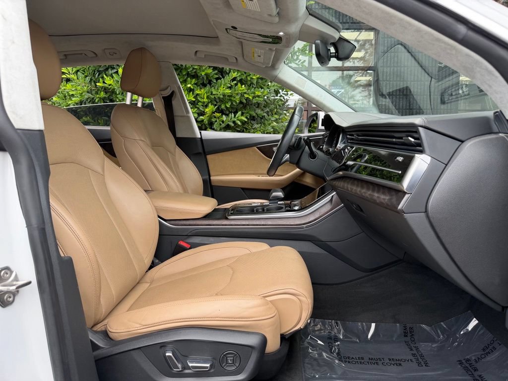 Used 2019 Audi Q8 Prestige w/ Luxury Package AWD/4WD image 34