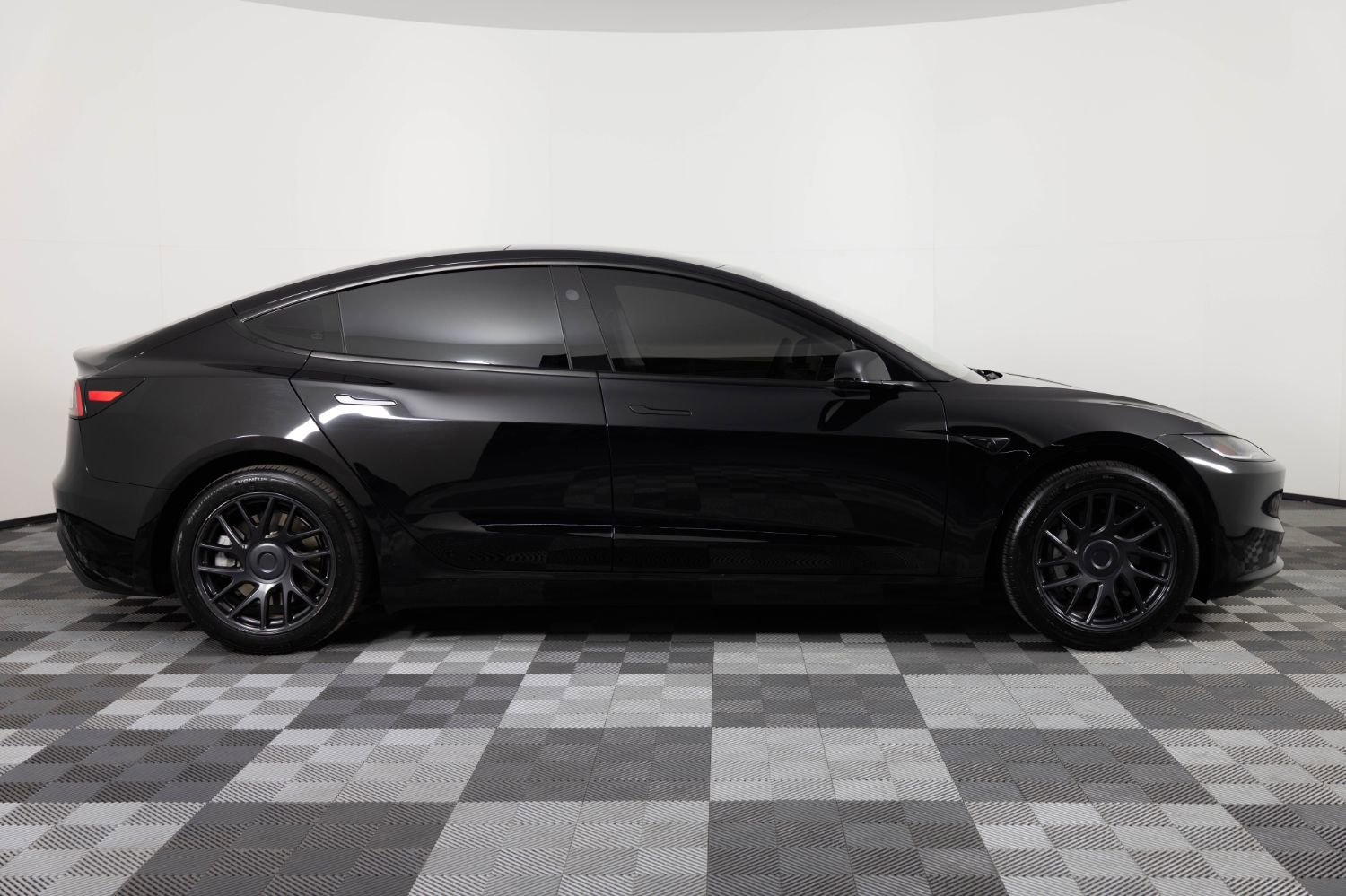 Used 2024 Tesla Model 3 Standard Range RWD image 9