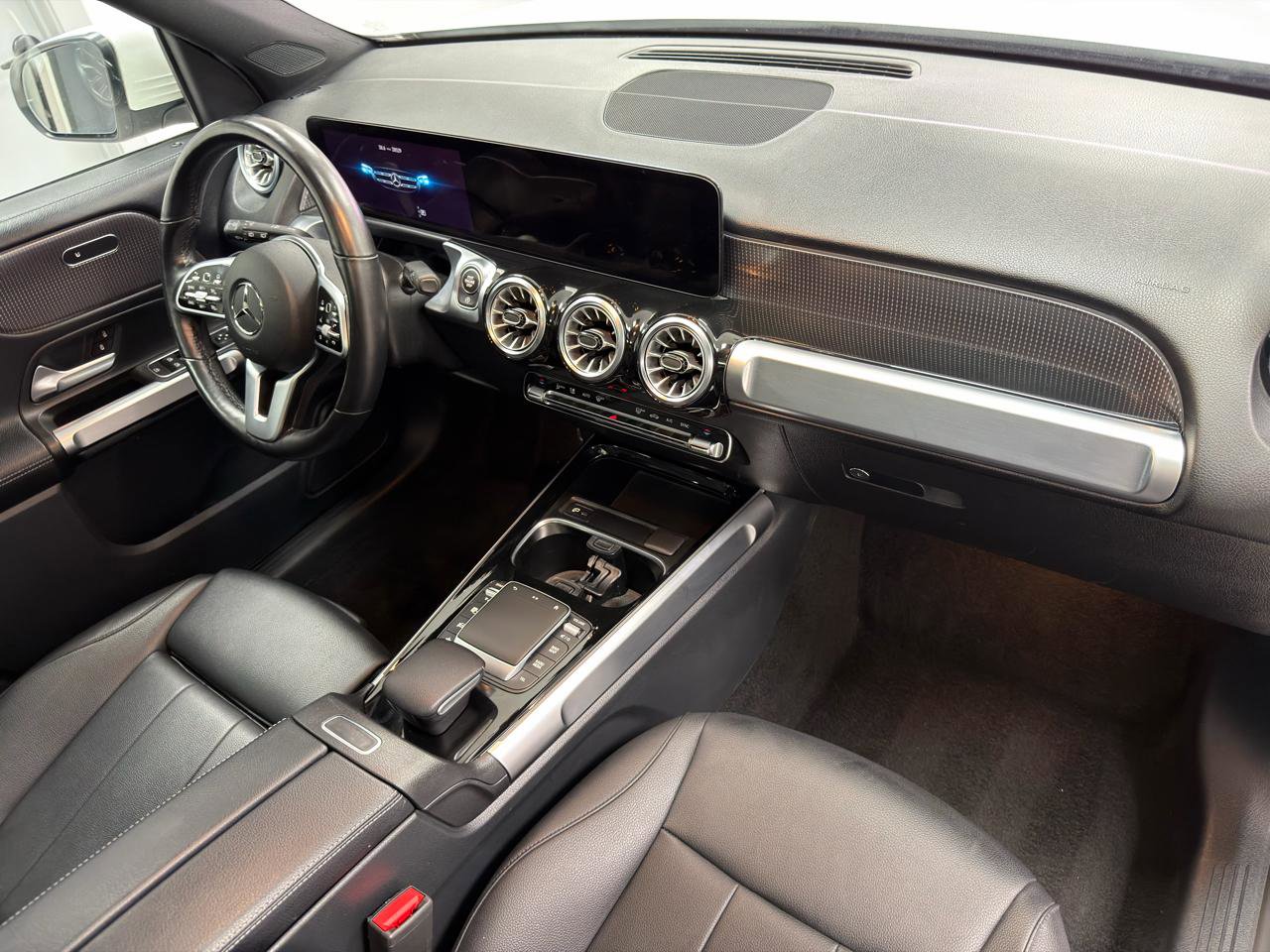 Used 2022 Mercedes-Benz GLB 250 4MATIC w/ Premium Package Lite image 24