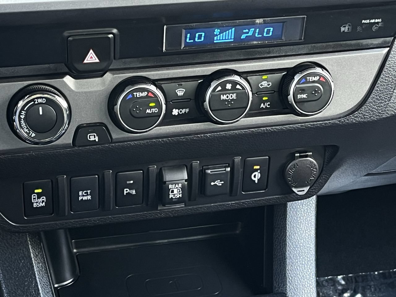 Used 2023 Toyota Tacoma TRD Off-Road w/ Technology Package AWD/4WD image 18