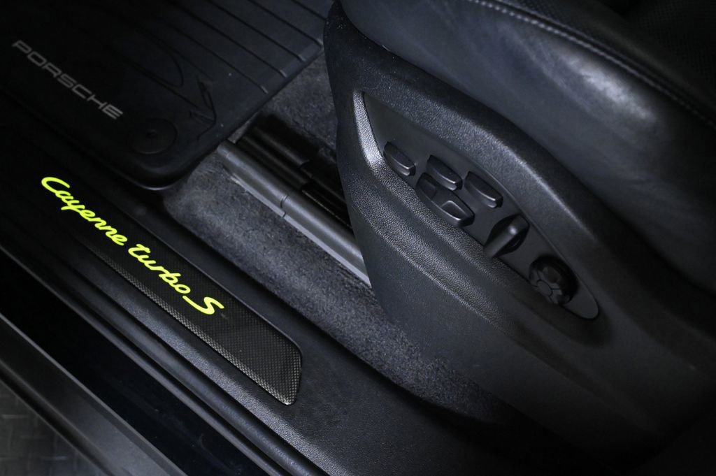 Certified 2022 Porsche Cayenne Turbo S AWD/4WD image 22