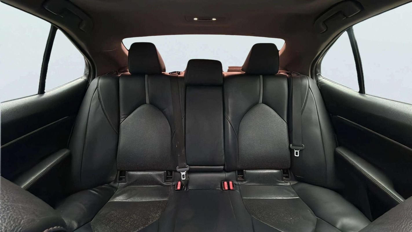 Used 2018 Toyota Camry XSE FWD image 16