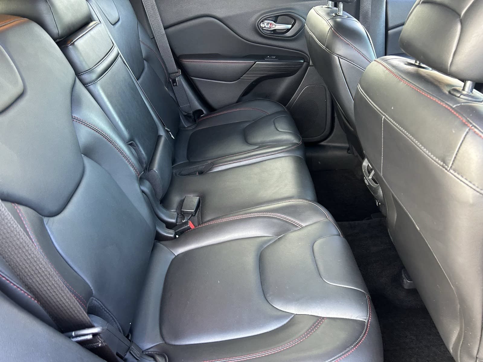 Used 2015 Jeep Cherokee Trailhawk w/ Comfort/Convenience Group AWD/4WD image 16