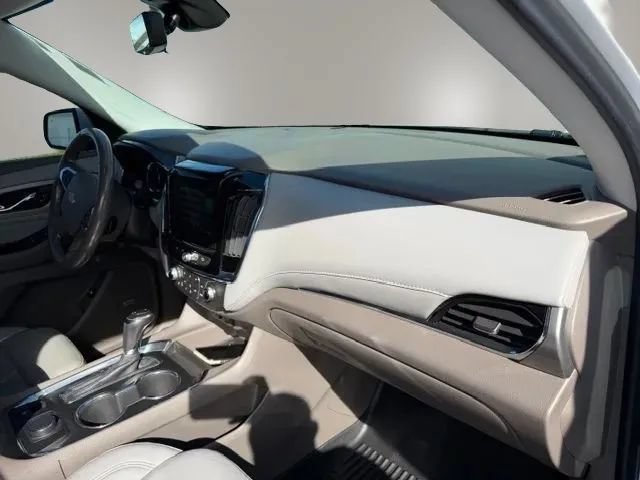 Used 2019 Chevrolet Traverse LT w/ LT Premium Package FWD image 13