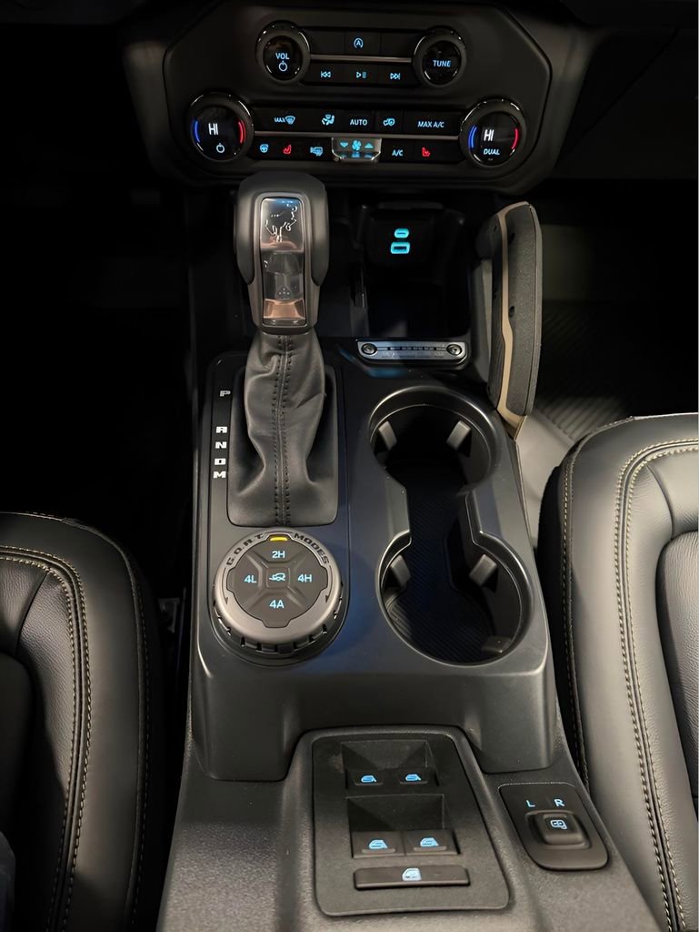 New 2025 Ford Bronco Badlands w/ Sasquatch Package AWD/4WD image 17
