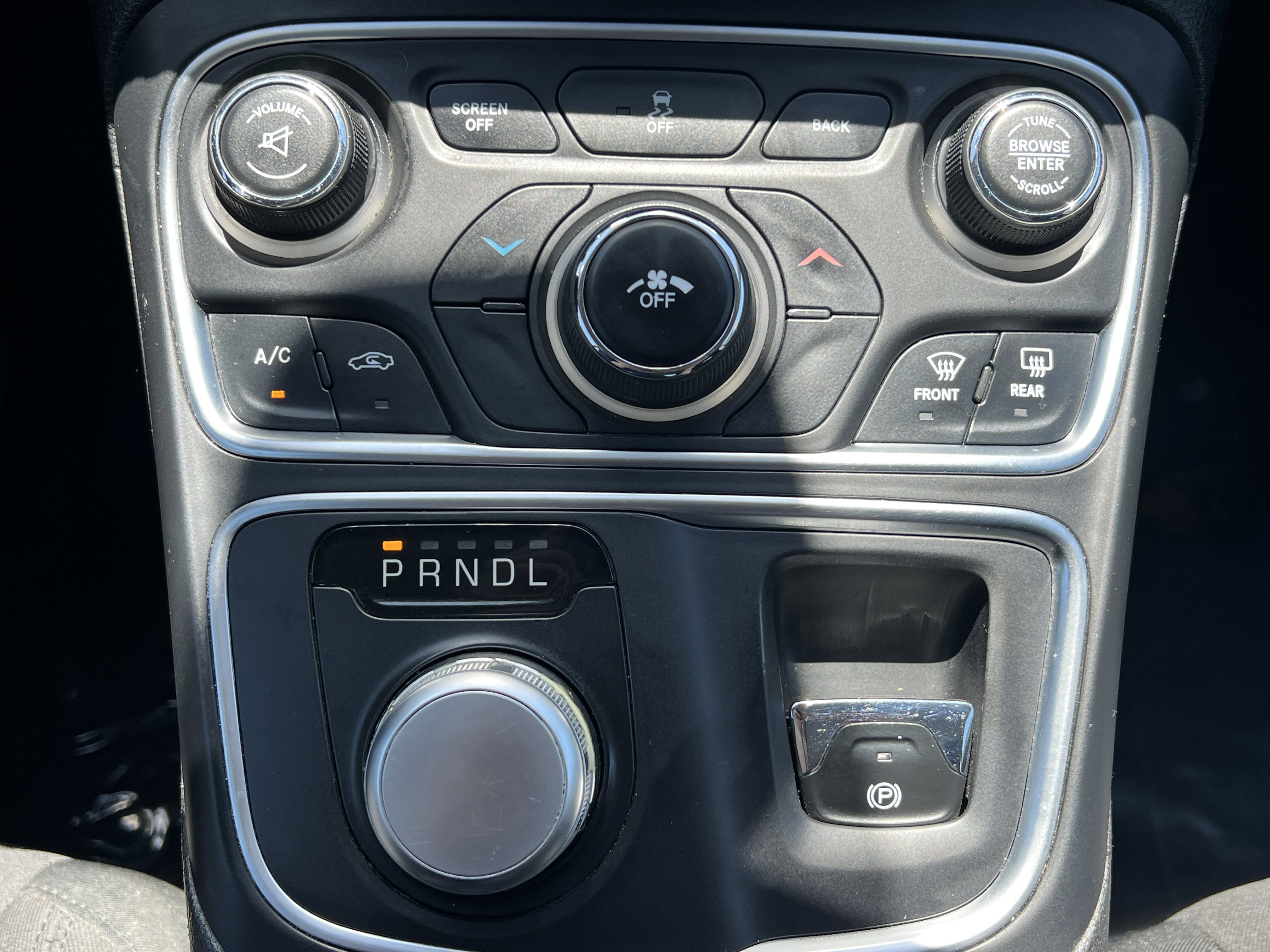 Used 2015 Chrysler 200 Limited w/ Convenience Group FWD image 22