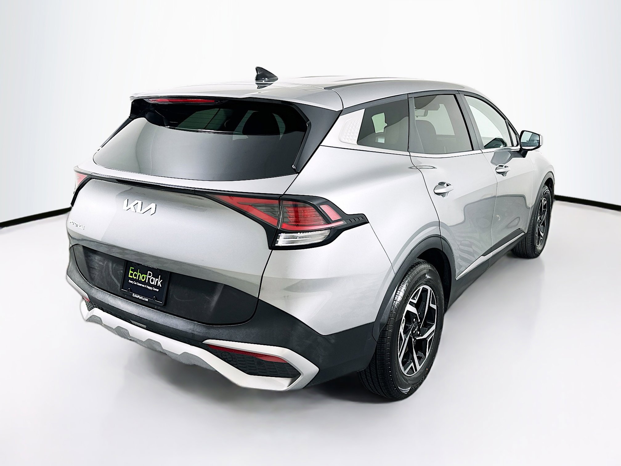 Used 2025 Kia Sportage LX image 9