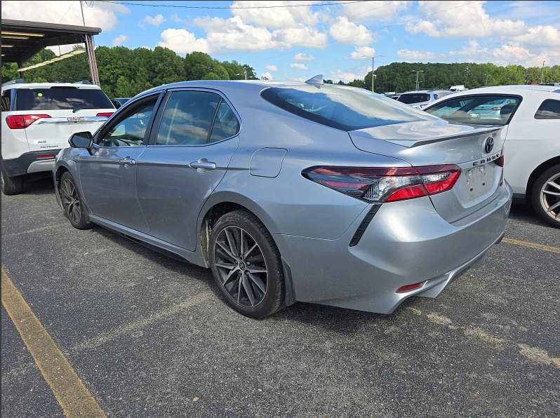 Used 2023 Toyota Camry SE FWD image 4